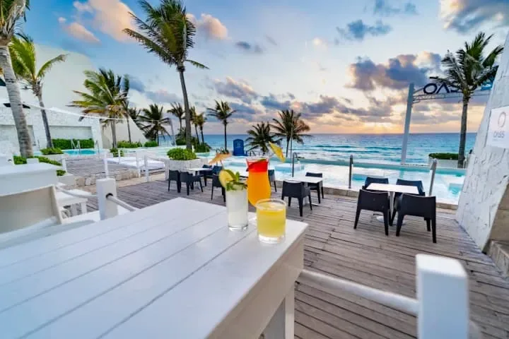 Restaurante Cocoa Beach Club, Oasis Tlc