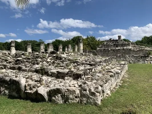 Zona Arqueológica El Rey